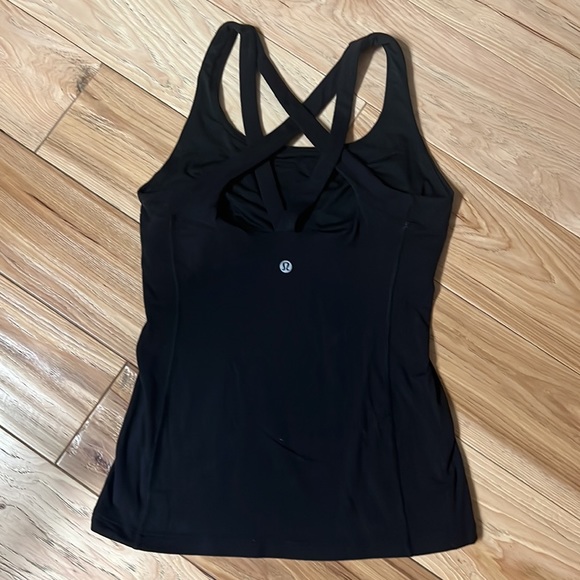 Lululemon cross back tank top with built in bra, black Size 4 - Picture 2 of 4